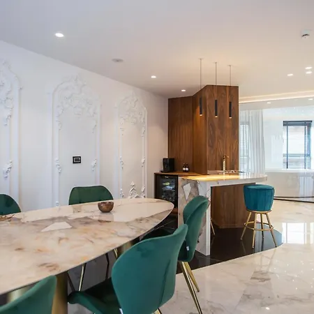 Elisa Tirana, Affiliated By Melia 地拉那