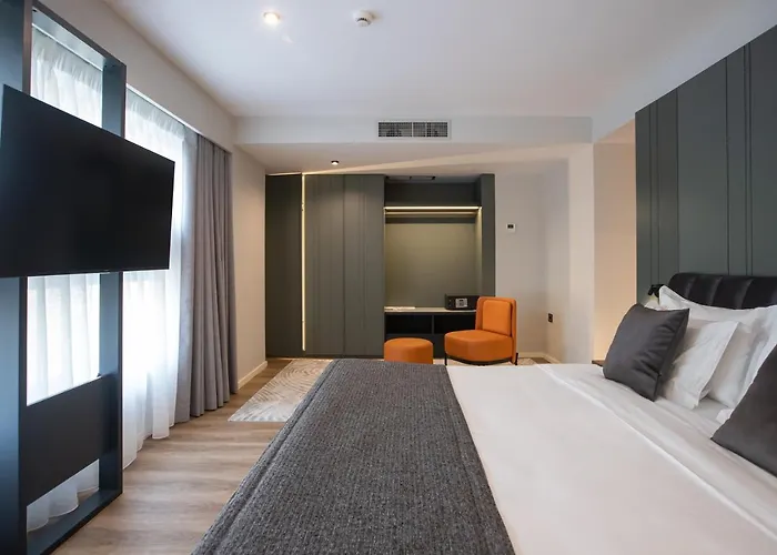 Elisa Tirana, Affiliated By Meliá Tirana