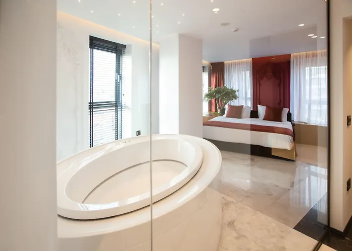 Elisa Tirana, Affiliated By Meliá