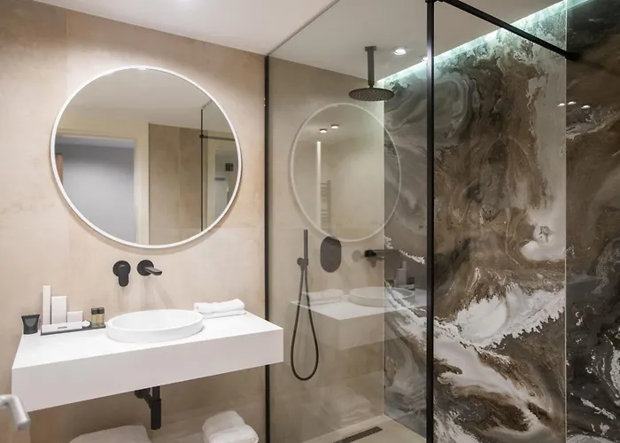 Elisa Tirana, Affiliated By Meliá