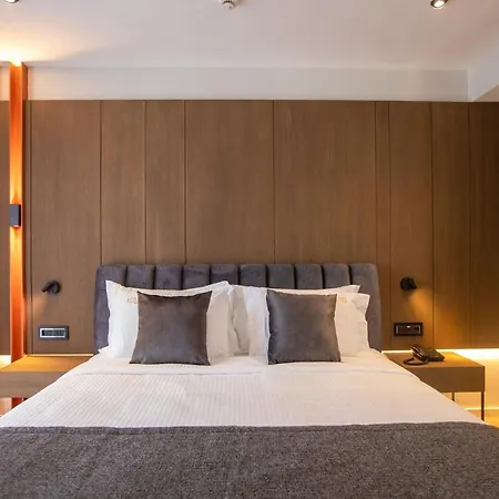 Elisa Tirana, Affiliated By Melia 4*