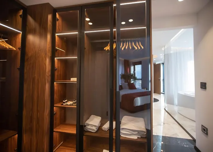 Elisa Tirana, Affiliated By Melia